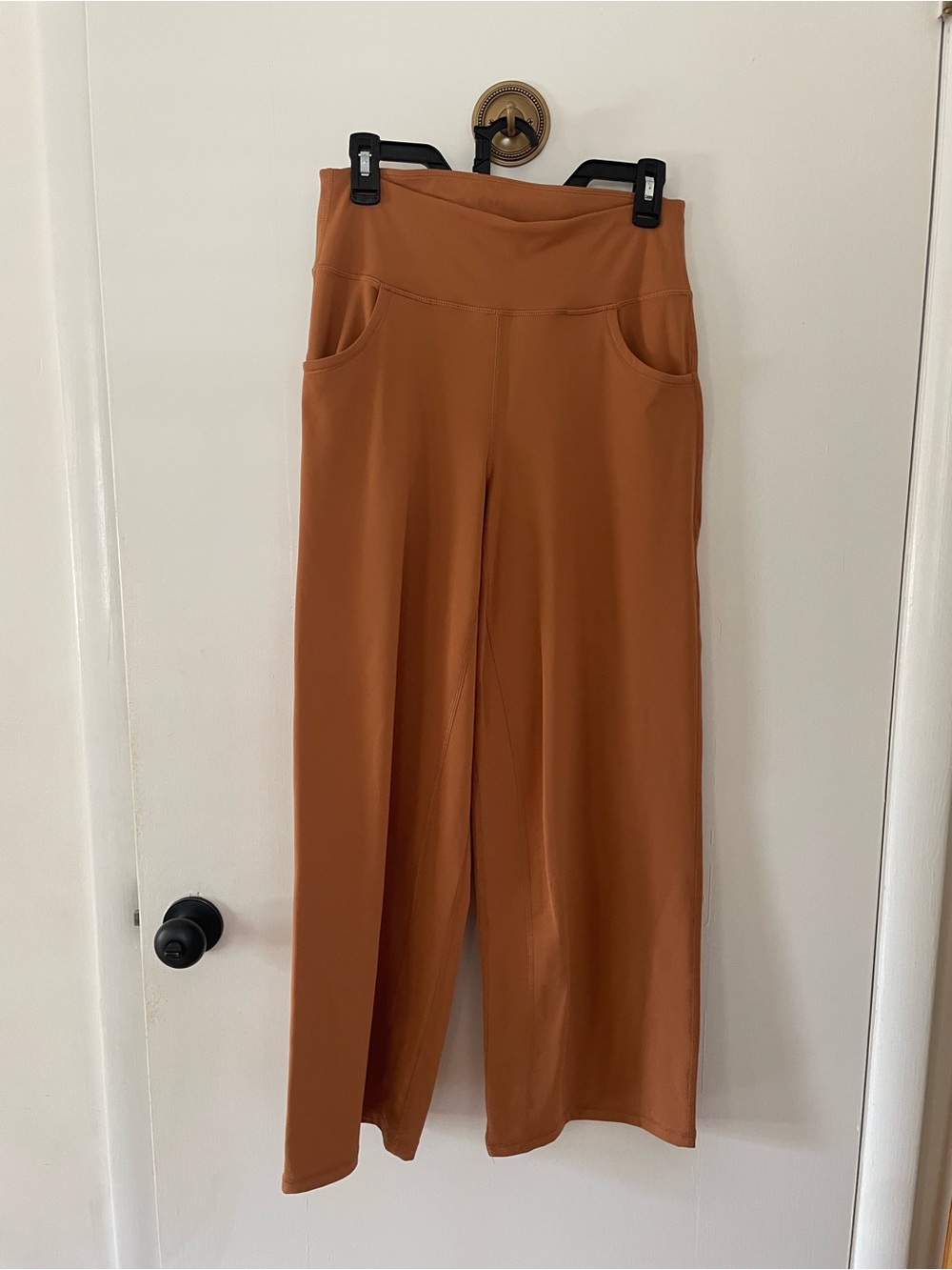 High-Rise Wide-Leg Yoga Pants in Warm Brown
